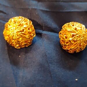 Elegant Gold Filigree Earrings